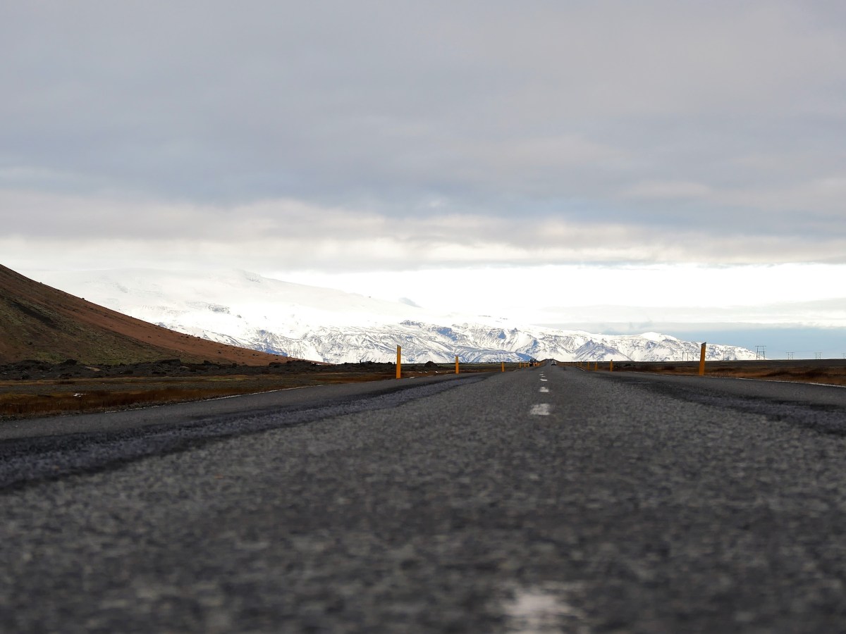 Moosgrün und Gletscherblau