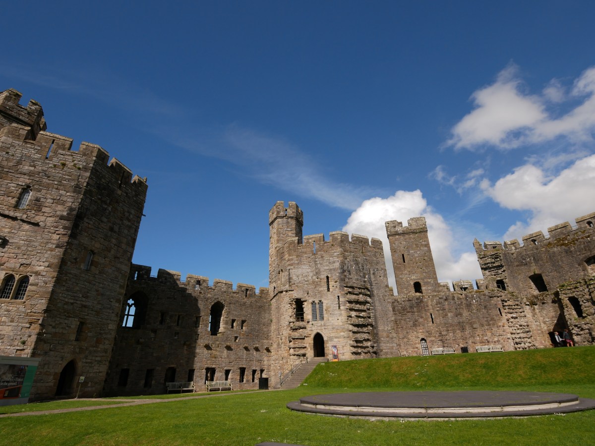 Burgfäuleins und Flugakrobaten