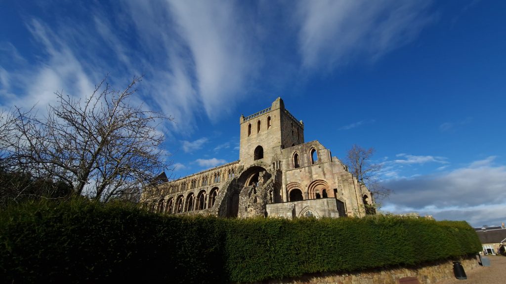 Ein Land, ein Lenkrad, viele Geschichten – auf Solo-Reise durch&nbsp;Schottland
